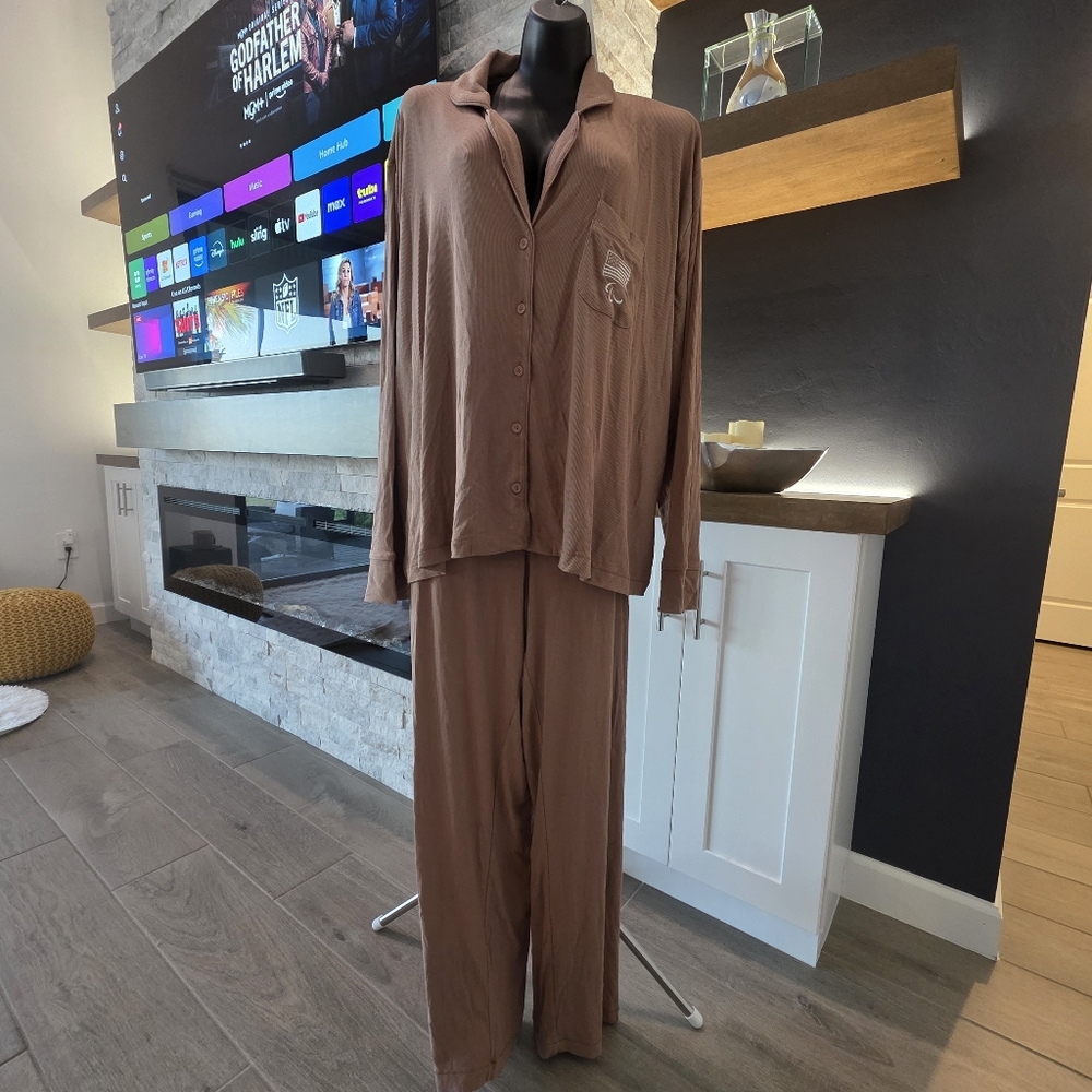 SKIMS Ribbed Button-Up Pajama Set - Picture 5 of 10